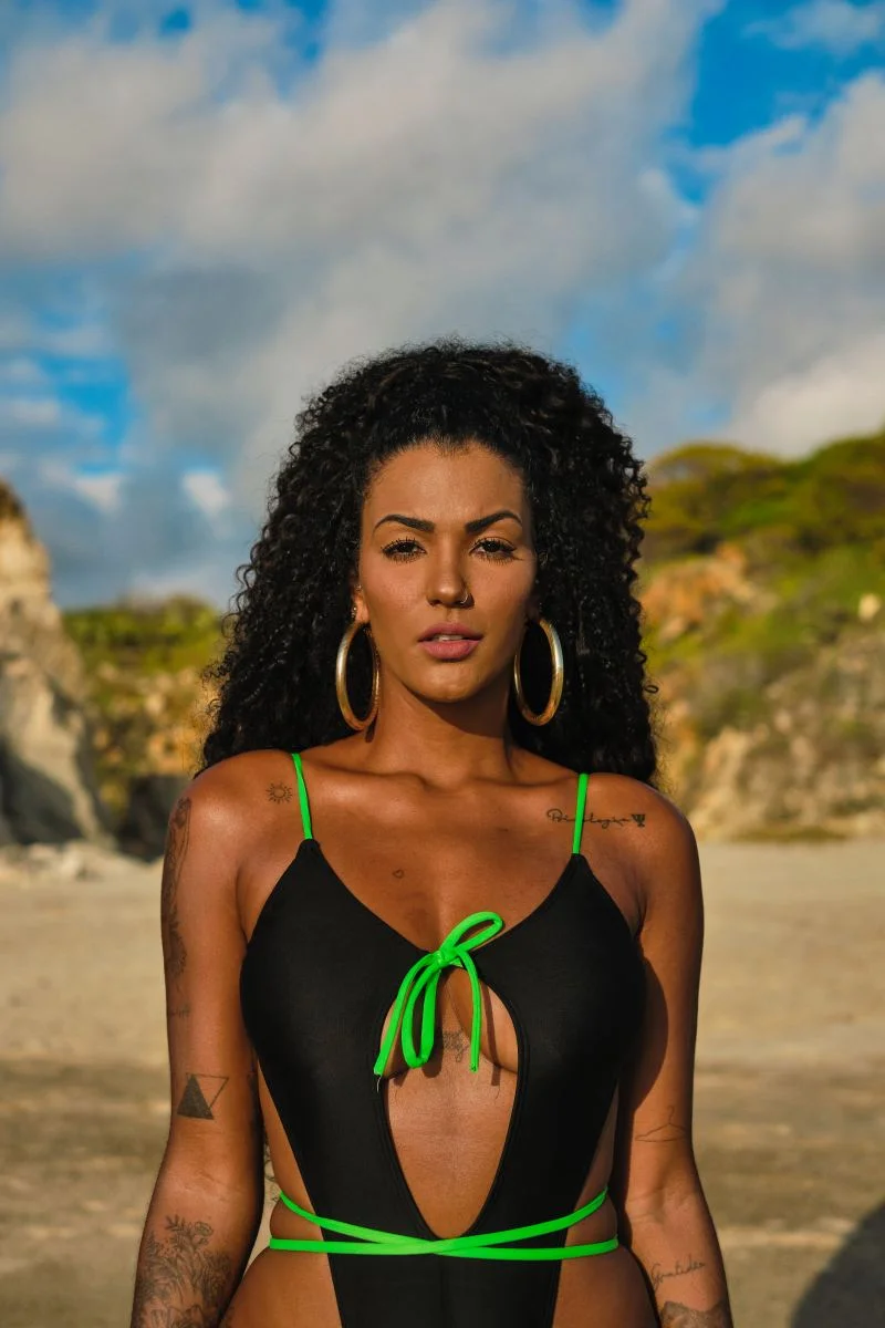 Thuany Raquel - 26 anos, empresária, Pernambuco - Acelerada e cheia de atitude. Casou cedo, mas encontrou a felicidade na vida de solteira e curte ser livre. Não poupa palavras e não vive sem sexo. Odeia seguir regras! Thuany Raquel - 26 anos, empresária, Pernambuco - Acelerada e cheia de atitude. Casou cedo, mas encontrou a felicidade na vida de solteira e curte ser livre. Não poupa palavras e não vive sem sexo. Odeia seguir regras!