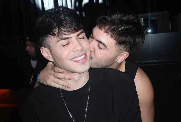 Foto colorida de Alvaro e Gustavo Rocha