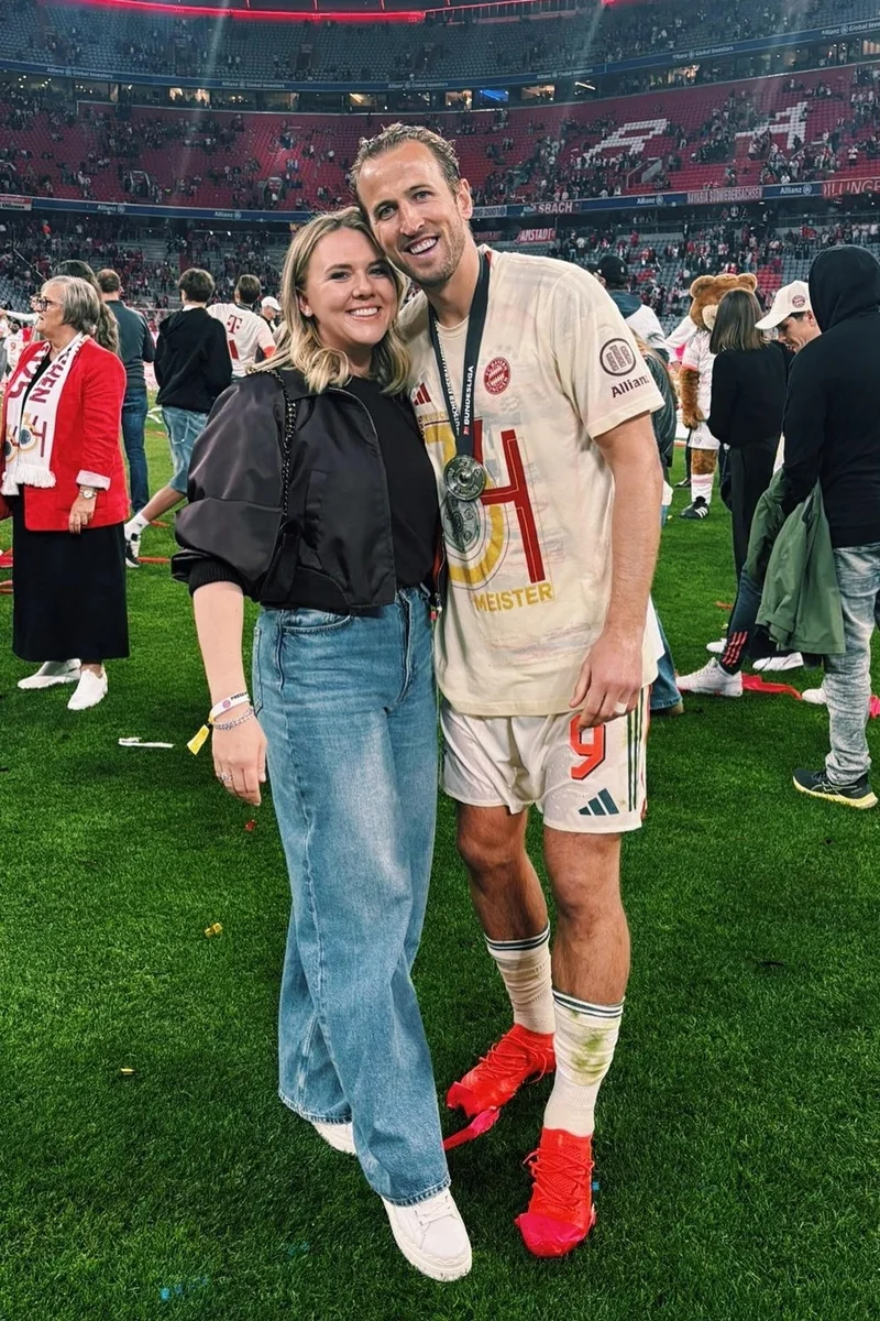 Kane se declarou para a esposa quando conquistou a Bola de Ouro de melhor jogador de futebol do mundo Kane se declarou para a esposa quando conquistou a Bola de Ouro de melhor jogador de futebol do mundo