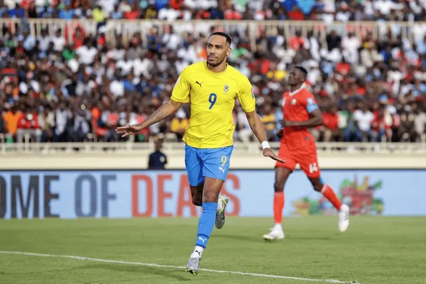 Aubameyang atuando por Gabão durante as Eliminatórias da Copa do Mundo