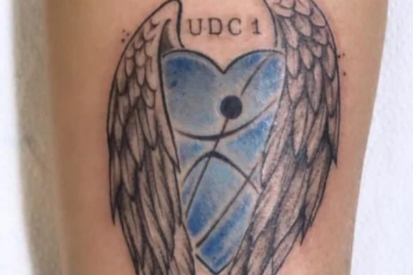Paciente curado da Covid homenageia equipe médica com tatuagem na PB