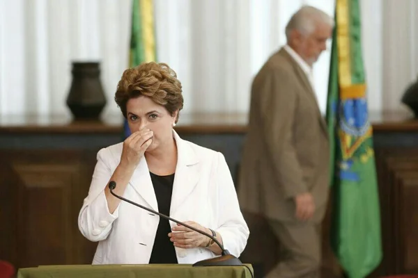 Senadores acertam fazer “treinamento” com Dilma antes de julgamento