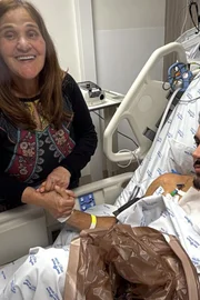 Vittor Fernando publicou registros do hospital e do carro atingido após atentado