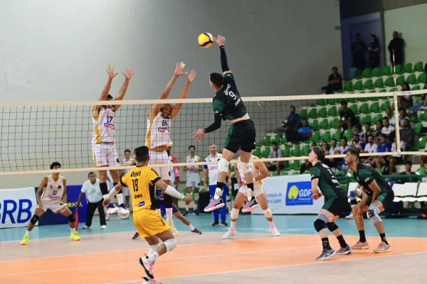 Brasília Vôlei vence duelo candango na estreia da Superliga B