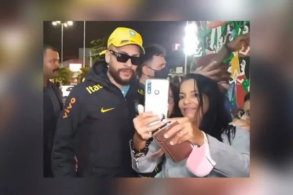 Sósia do Neymar causa alvoroço