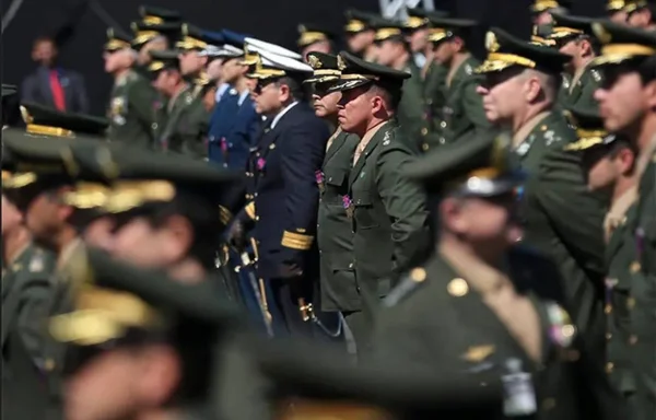 imagem colorida militares durante cerimonia no quartal general do exercito, em brasilia