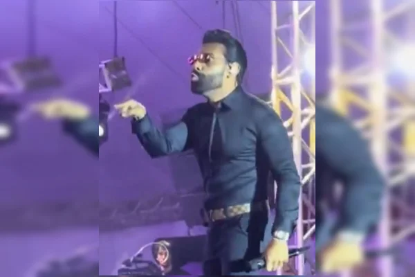 Rei do arrocha, após dedão em show, Pablo rebate, meta no seu cu