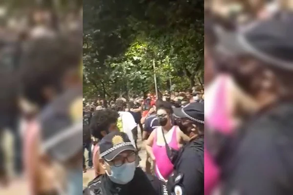 Bloco de carnaval interrompido na Galeria dos Estados