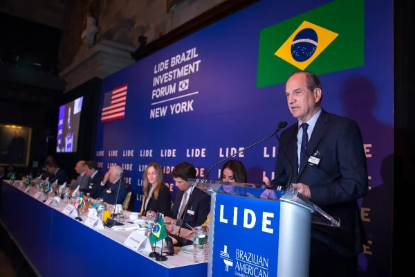 “O Brasil vai bem”, diz ex-ministro Luiz Fernando Furlan