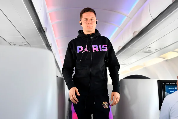 Ander Herrera com casaco do PSG
