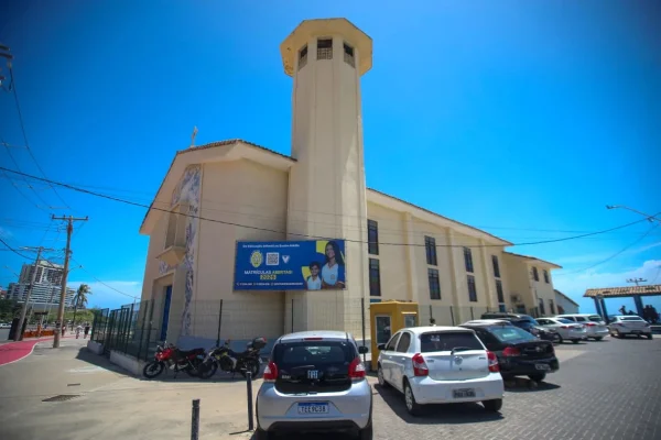 Imagem colorida- Flanelinhas do CV exploram estacionamento no Rio Vermelho- Metrópoles