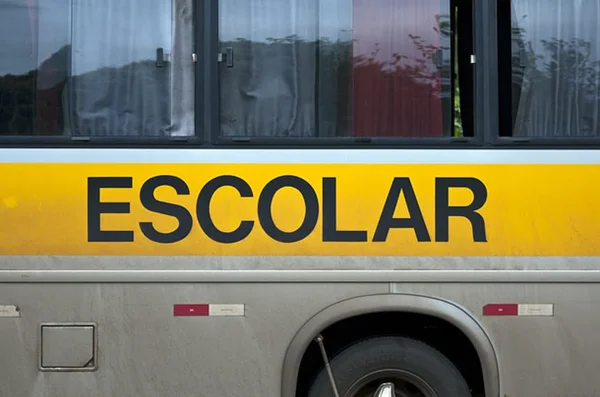 ônibus escolar