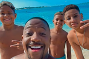 Mumuzinho com os três filhos