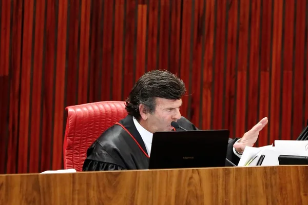 Fux pede que delatores da JBS “passem de exílio em NY” para prisão