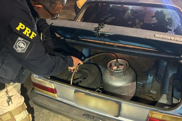 PRF flagra carro movido a botijão de gás no Rio Grande do Norte