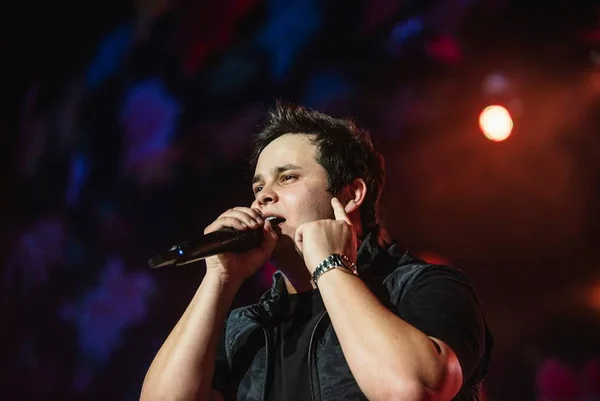 Cantor Matheus está com Influenza A e Kauan fará shows sozinho