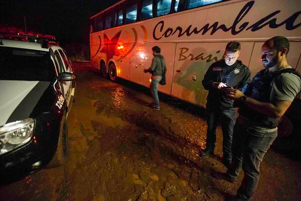 Polícia do Paraná começa a investigar ataque à caravana de Lula