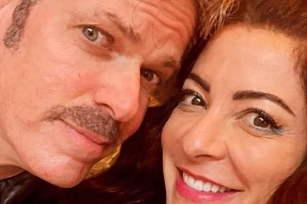 Ana Paula Padrão e Gustavo Diament em foto juntos, sorrindo - Metrópoles