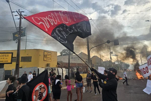 Londrina em chamas: comunidade protesta após morte de jovens por PMs