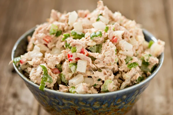 Imagem colorida de maionese de atum com batata