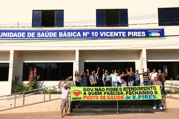 Moradores protestam contra mudanças no posto de saúde de Vicente Pires
