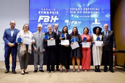 Jornalistas são homenageados no Prêmio Synapsis FBH de Jornalismo