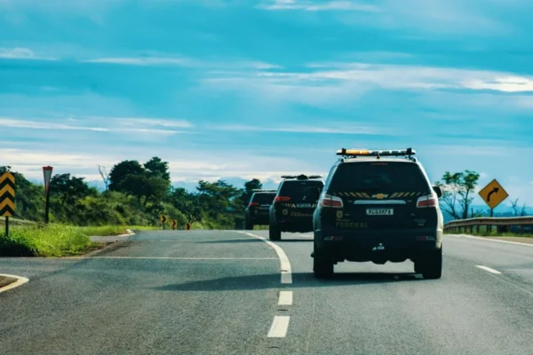 PF: policiais são suspeitos de transformar viaturas em “mulas” do crime