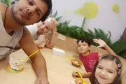 Larissa, o marido e os filhos Larissa, o marido e os filhos