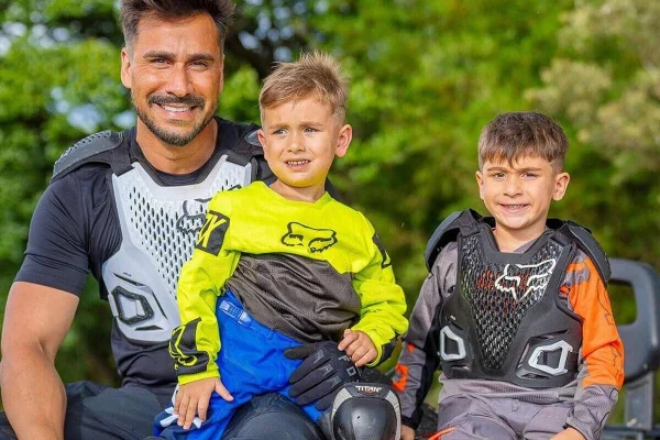 Julio Rocha revela que cobra entrou no quadriciclo do filho de 3 anos
