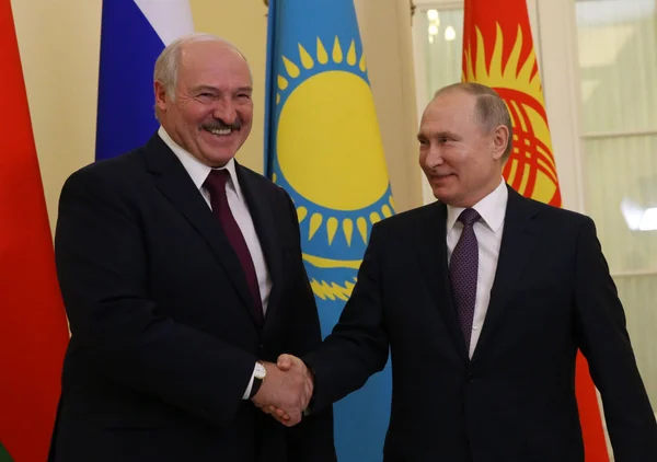 Lukashenko se oferece para mediar encontro entre Biden e Putin