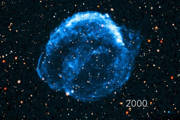 Imagem colorida mostra expansão de supernova - Metrópoles
