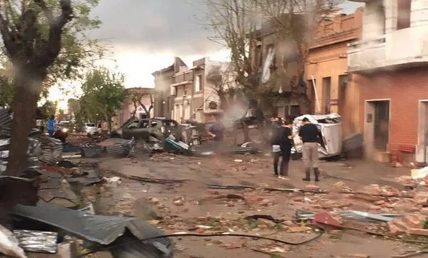 Tornado atinge cidade do Uruguai e deixa pelo menos 4 mortos