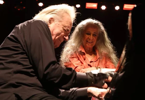 Maria Bethania e João Carlos Martin