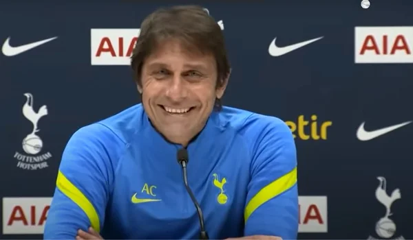 Antonio Conte, técnico do Tottenham
