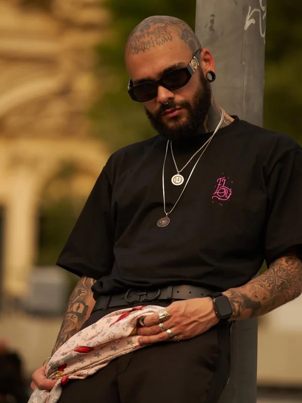 Quem é o streamer que teve dedo amputado após tentar invadir o Rock in Rio - destaque galeria Quem é o streamer que teve dedo amputado após tentar invadir o Rock in Rio - destaque galeria