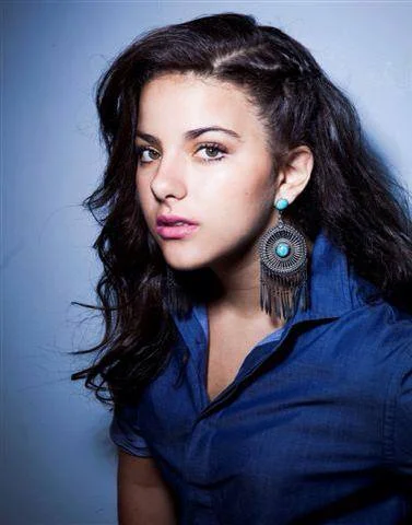Hoje, ela já é adolescente Hoje, ela já é adolescente