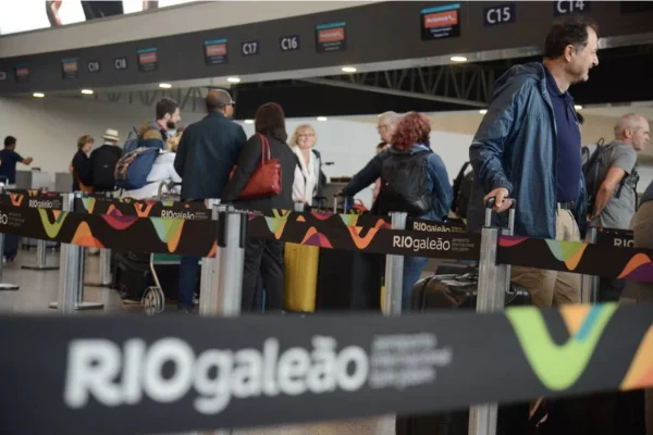 Fila no aeroporto do Galeão