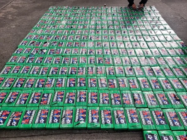 Equador apreende cocaína estampada com foto de Haaland
