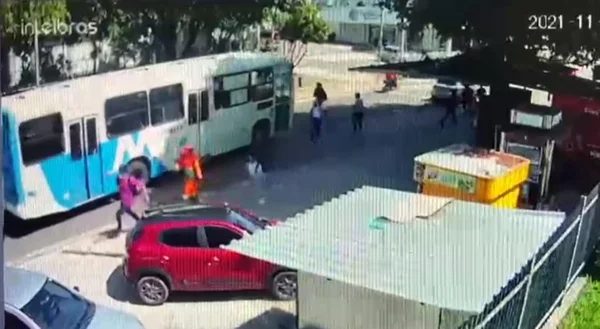 Vídeo mostra pistoleiro matando detendo em ‘parada’; população corre assustada