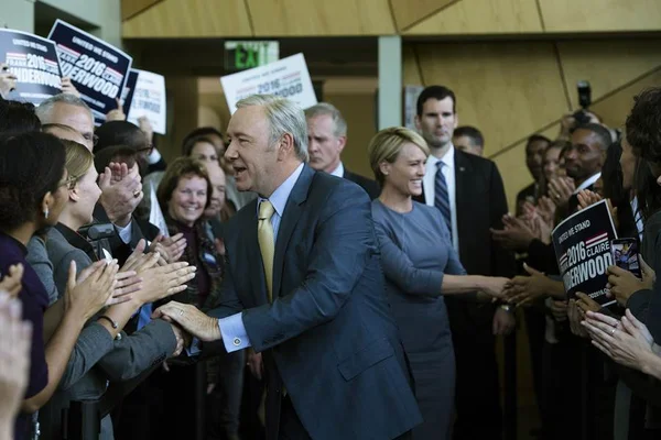 “House of Cards”: Netflix suspende produção da sexta temporada