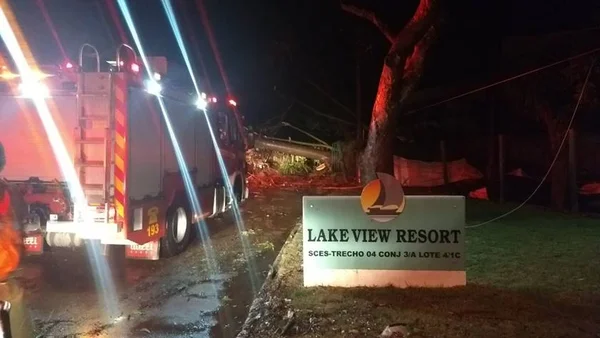 Temporal no DF: ônibus capota, ruas alagam e ministério é esvaziado