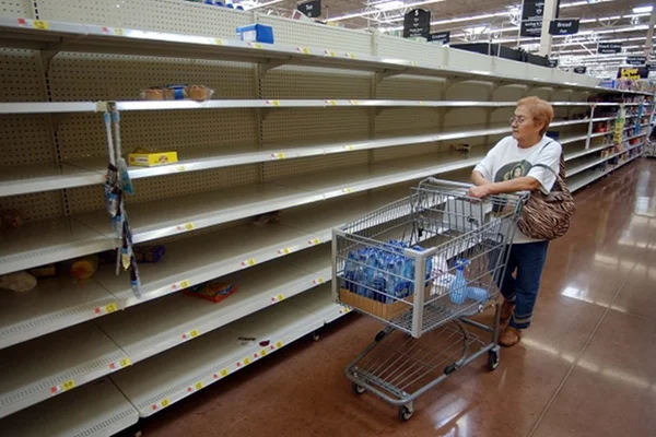 Nos supermercados da Venezuela, o que Maduro barateia, some