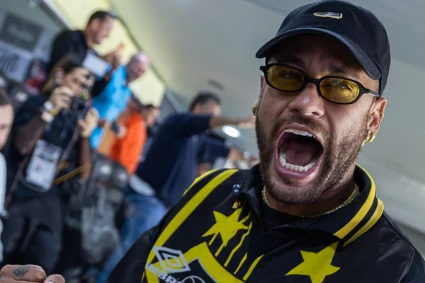 Foto colorida de Neymar - Metrópoles