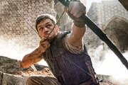 Taron Egerton em Robin Hood: A Origem