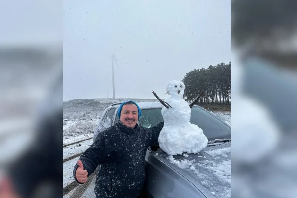 Imagem colorida de neve em Santa Catarina - Metrópoles