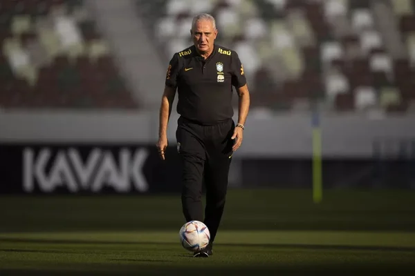 Tite, durante treino da Seleção Brasileira