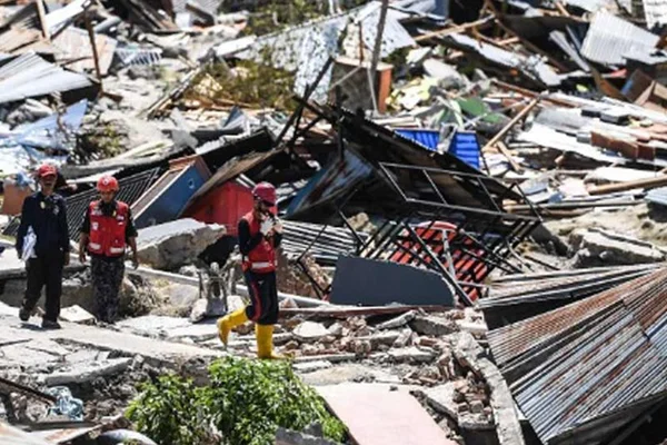 Terremoto de 6,1 graus atinge Indonésia, uma semana depois de tsunami