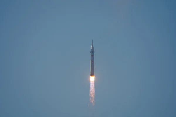 CHINA - 11 DE FEVEREIRO: Um foguete Longa Marcha-10 decola do Centro de Lançamento Espacial de Wenchang durante um teste de voo em baixa altitude em 11 de fevereiro de 2026 em Wenchang, província de Hainan, China. Metrópoles