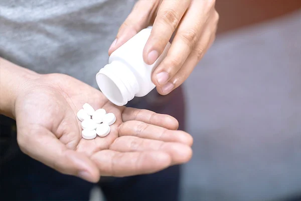O consumo diário de aspirina para prevenir doenças cardíacas está sendo revisto - Metrópoles