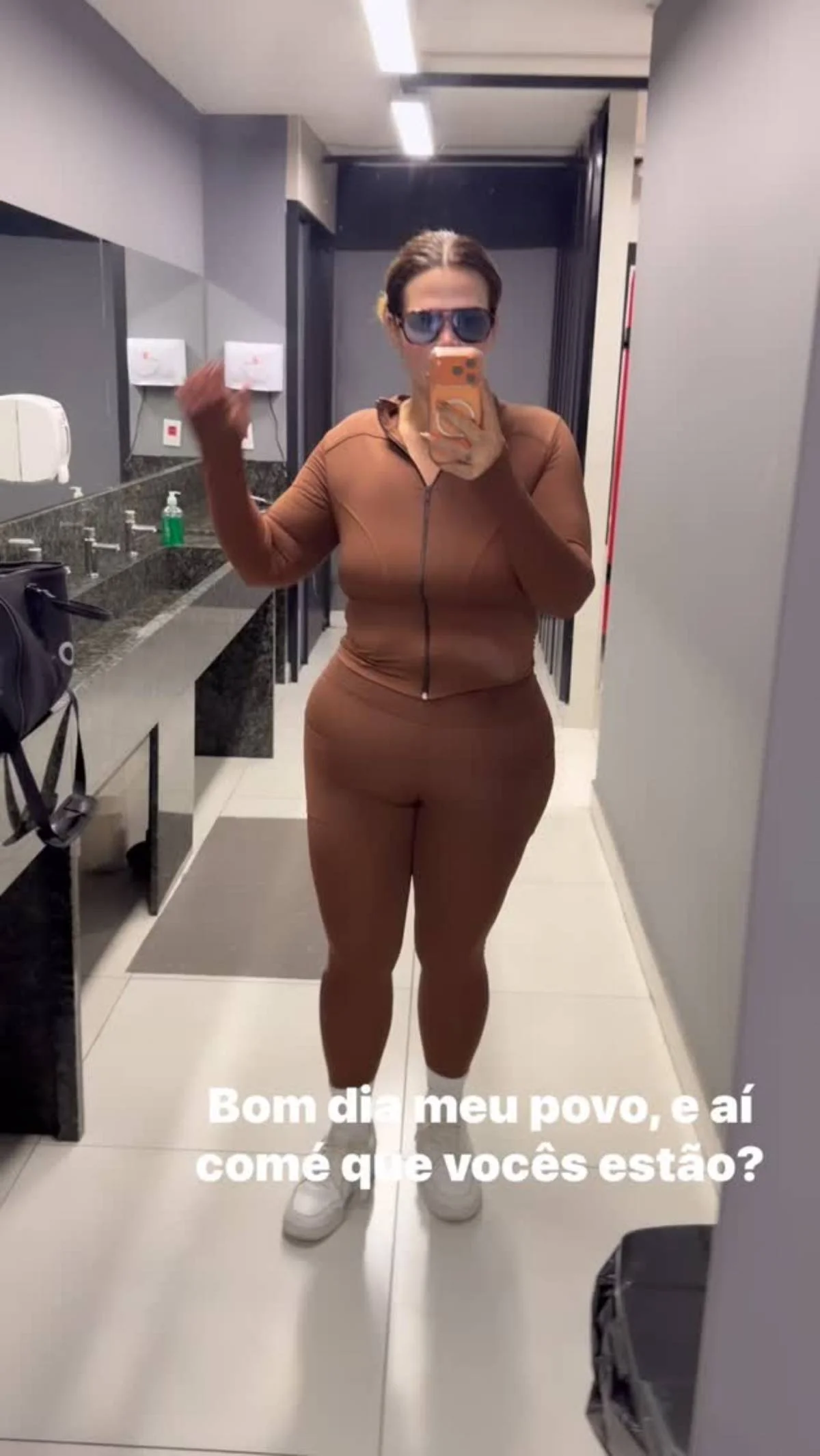 Thais Carla posando com roupa fitness Thais Carla posando com roupa fitness